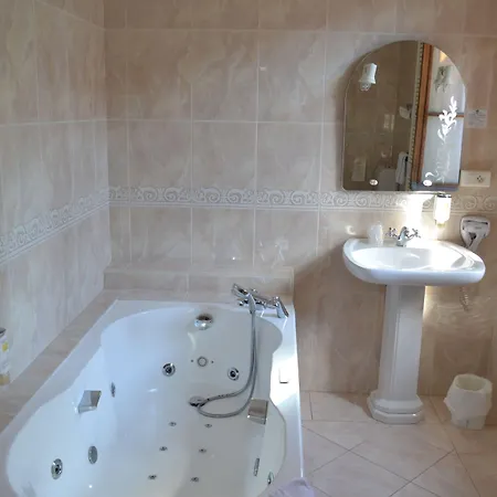 Le Domaine Des Cigognes 호텔 3*