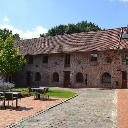 Le Domaine Des Cigognes 호텔