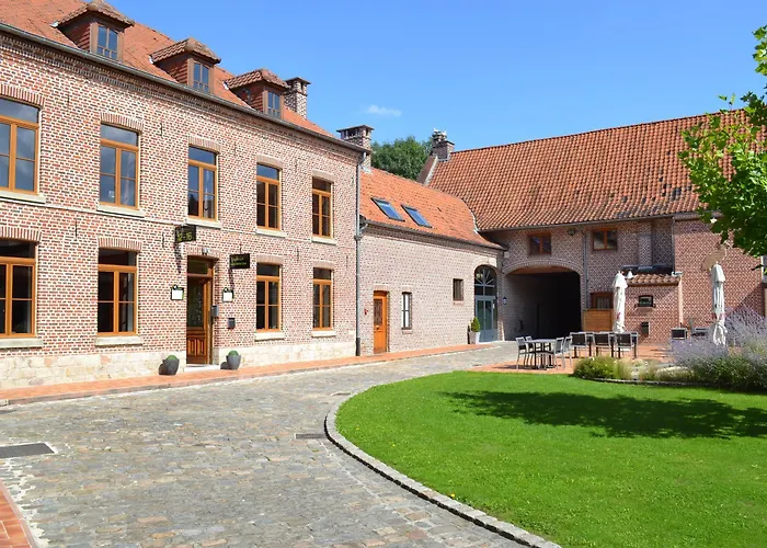 Le Domaine Des Cigognes Hotel 3*